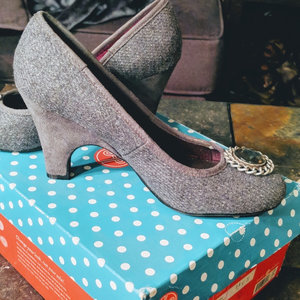 Heels - Picture 2 of 6